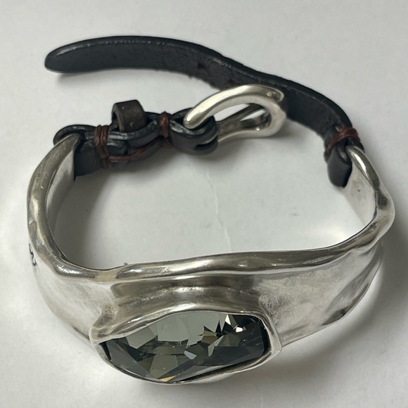 Uno de 50 Smoky Swarovski Crystal "Awesome" Statement Bracelet - Picture 1 of 10